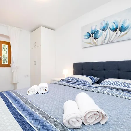 Orange بيت للعطل