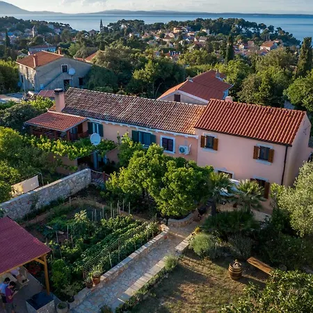 Orange بيت للعطل *