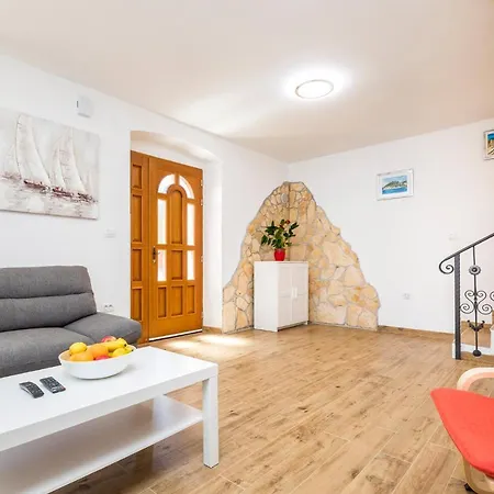 بيت للعطل Orange Veli Lošinj